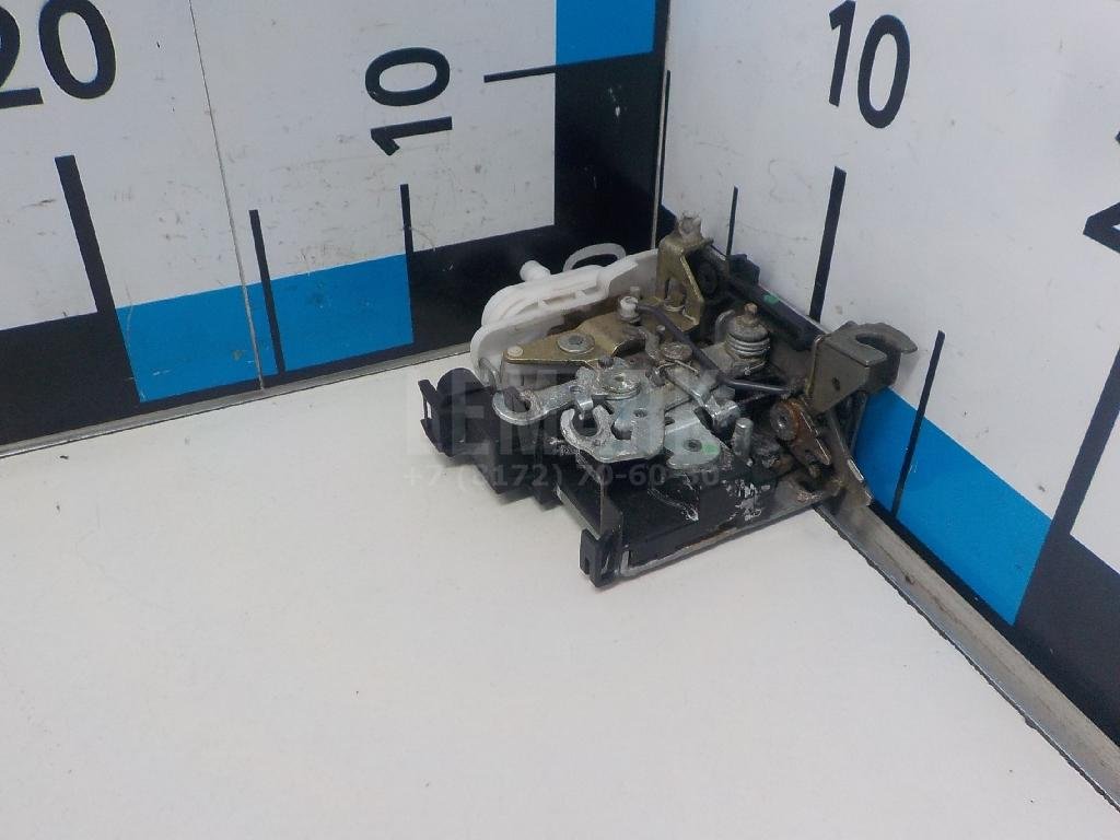 Замок двери передней правой