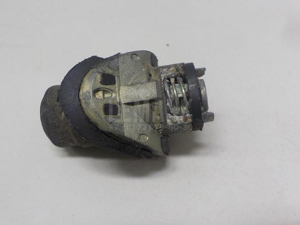 Вставка замка багажника