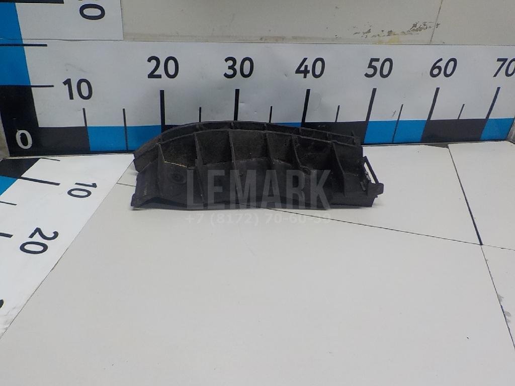 Направляющая заднего бампера правая