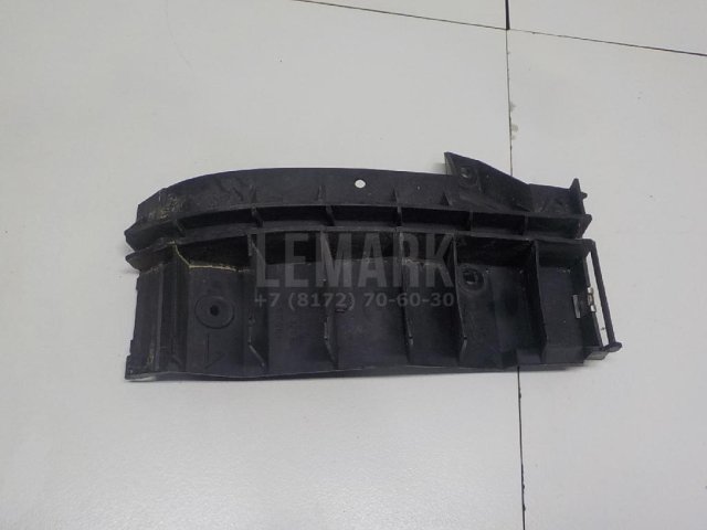 Направляющая заднего бампера правая