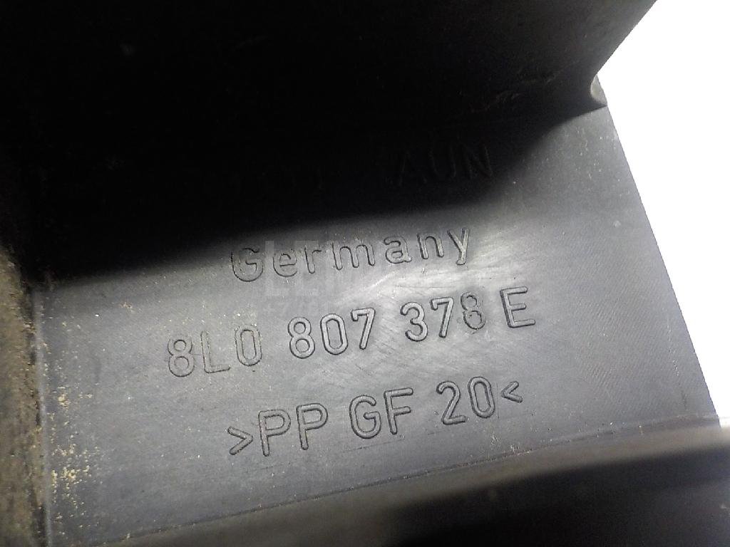 Направляющая заднего бампера правая