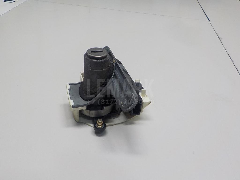 Вставка замка багажника