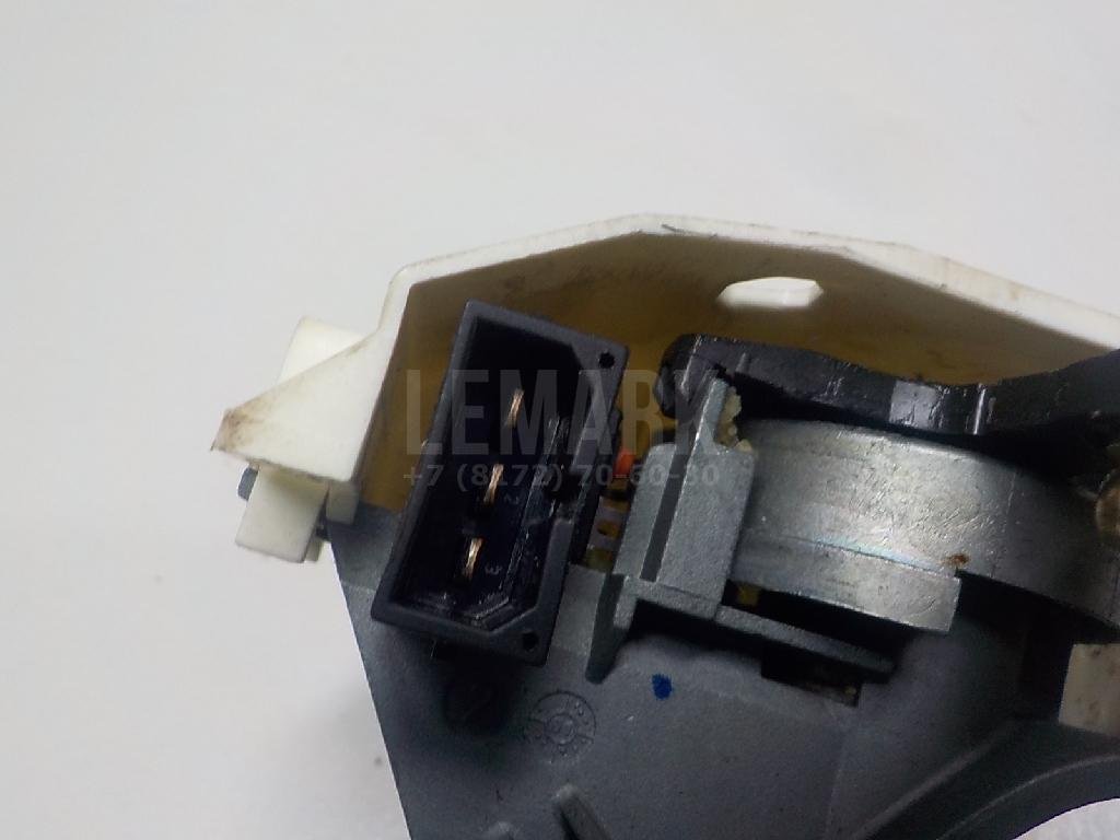 Вставка замка багажника