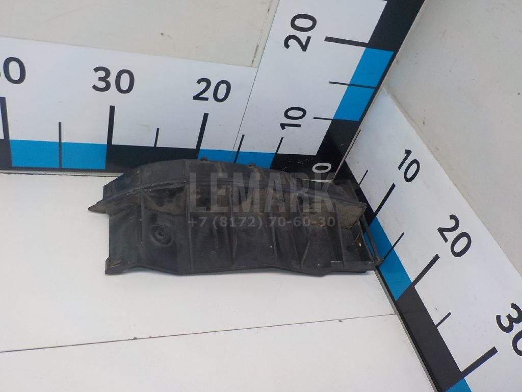 Направляющая заднего бампера правая