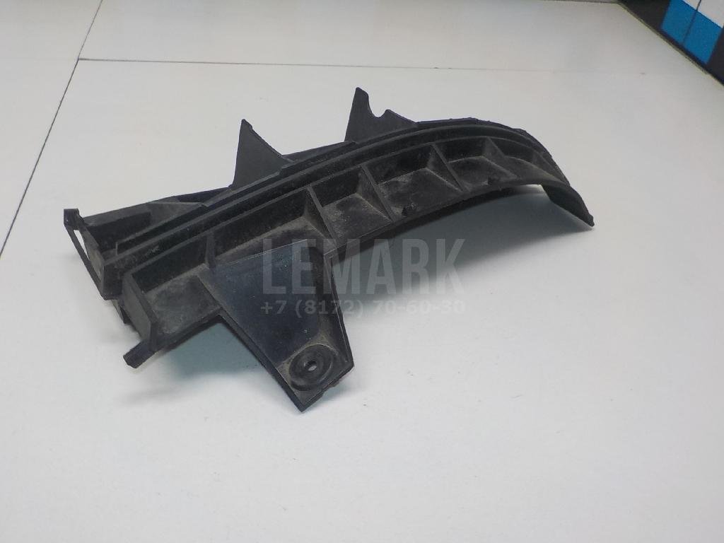 Направляющая заднего бампера правая