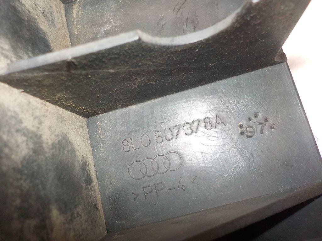 Направляющая заднего бампера правая