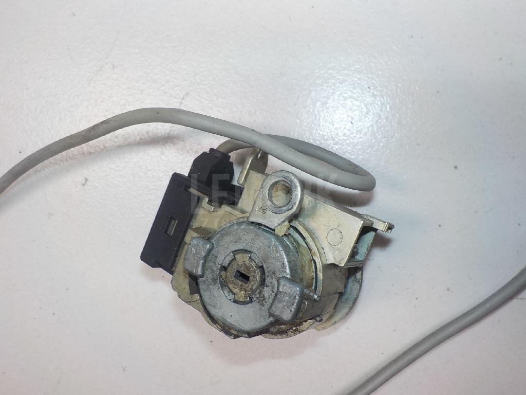 Вставка замка двери прав.