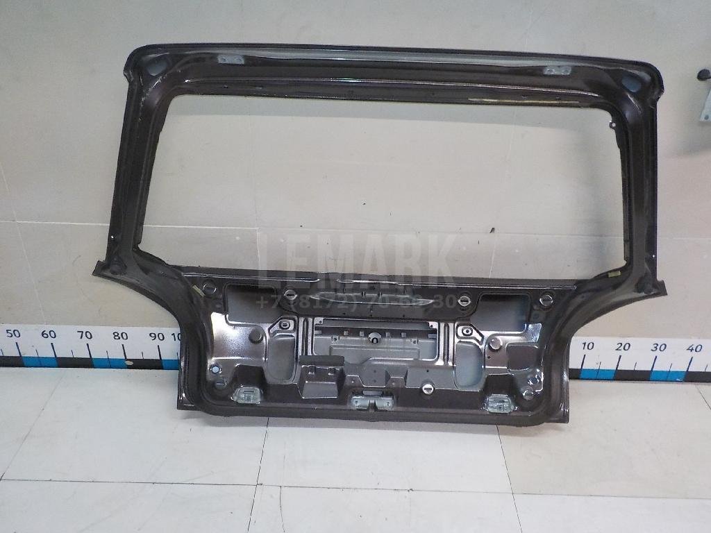 Дверь багажника