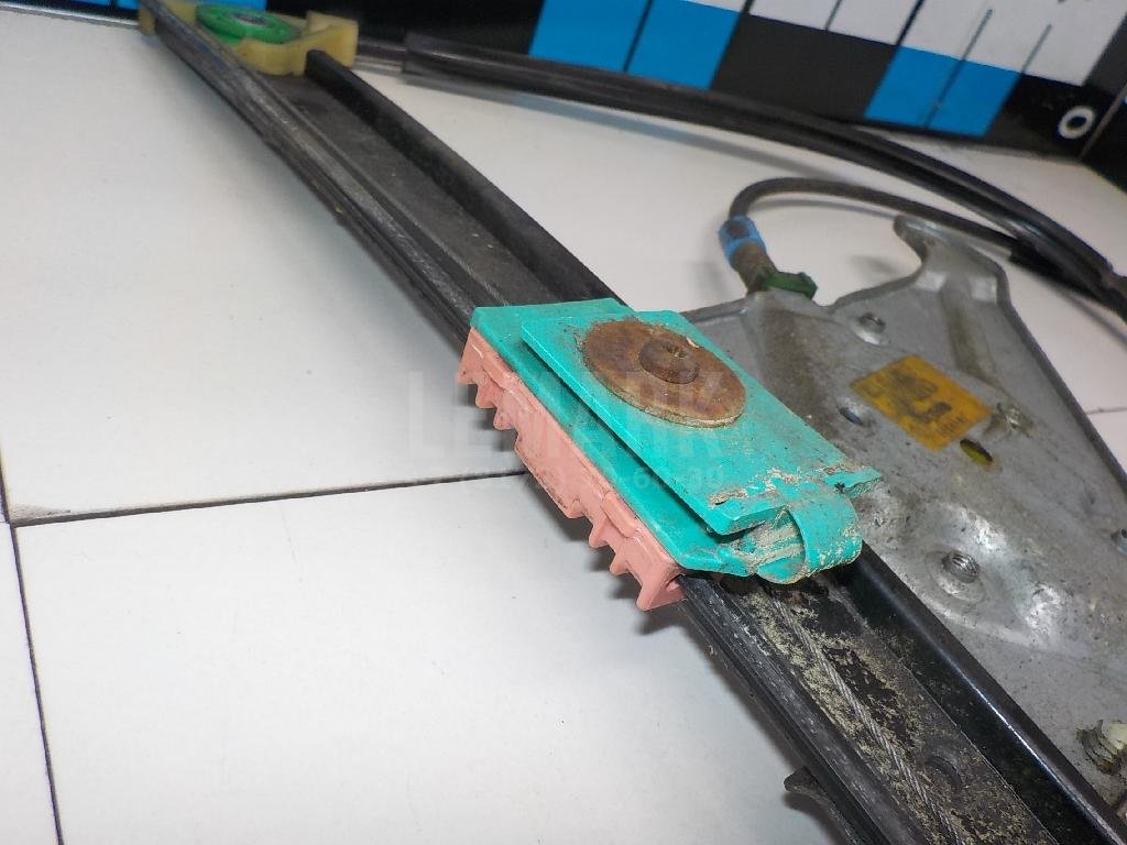 Стеклоподъемник электр. передний левый