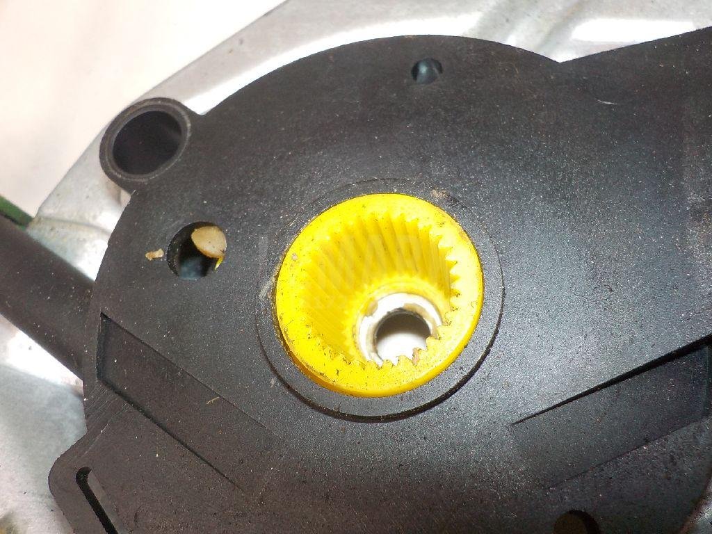 Стеклоподъемник электр. передний левый