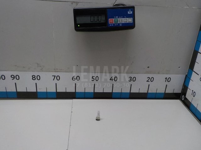 Штуцер трубки омывателя