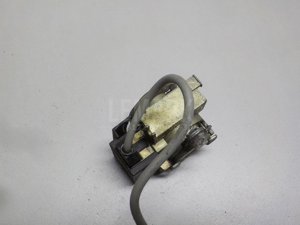 Вставка замка двери прав.