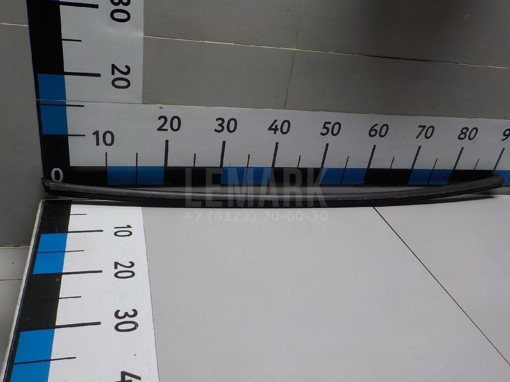 Накладка стекла переднего правого