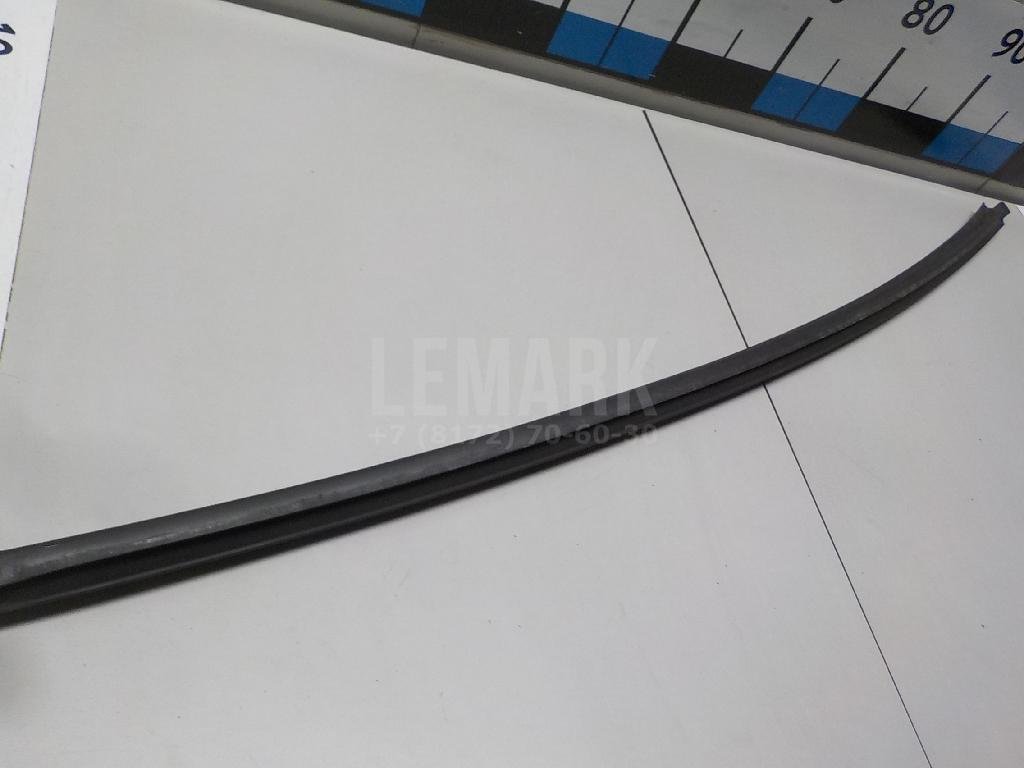 Накладка стекла переднего правого