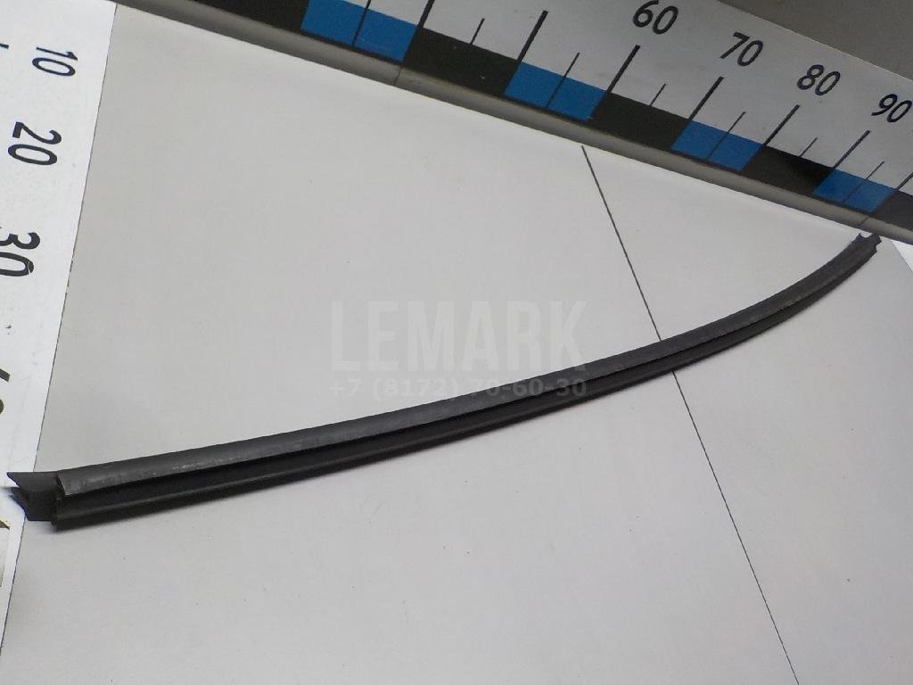 Накладка стекла переднего правого