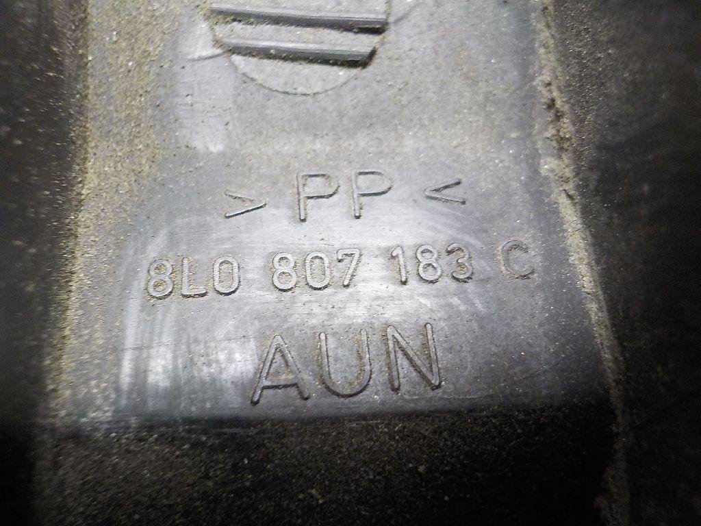 Направляющая переднего бампера левая