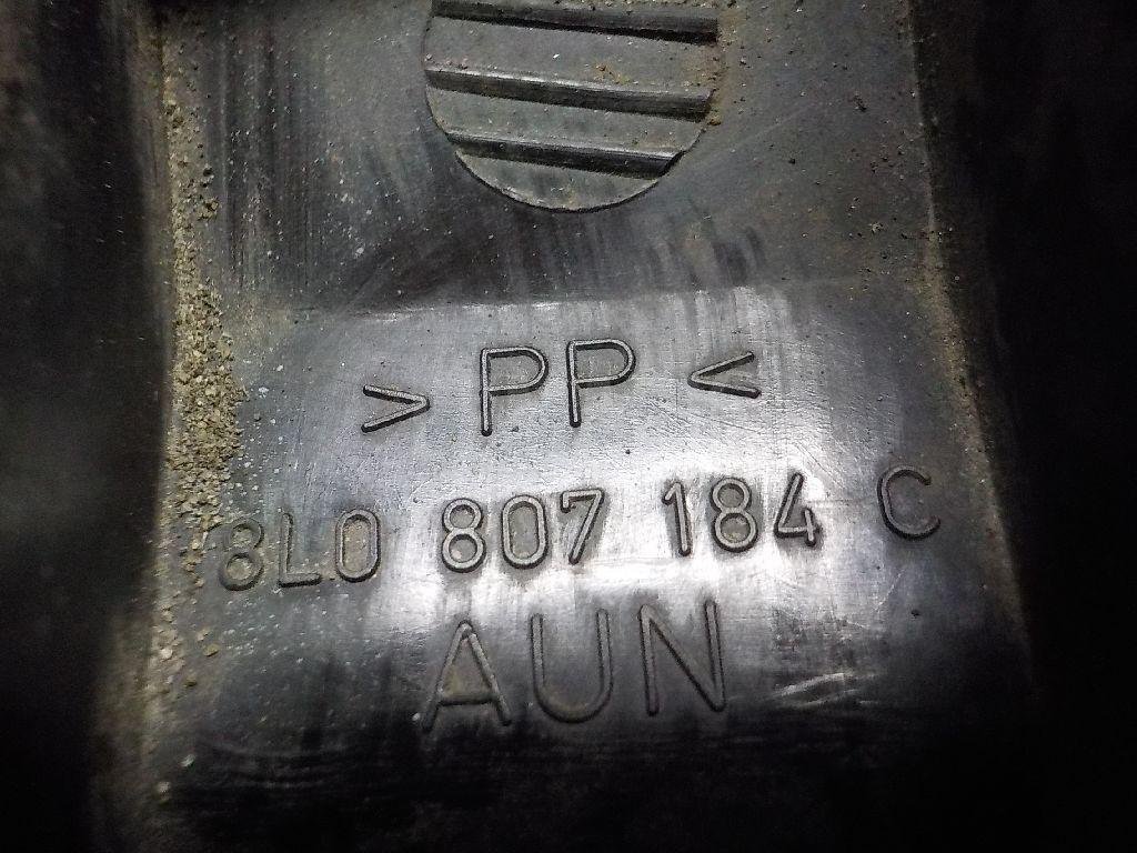 Направляющая переднего бампера правая