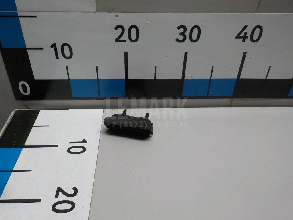 Ручка двери багажника наружная правая