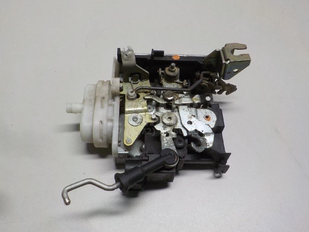 Замок двери передней правой