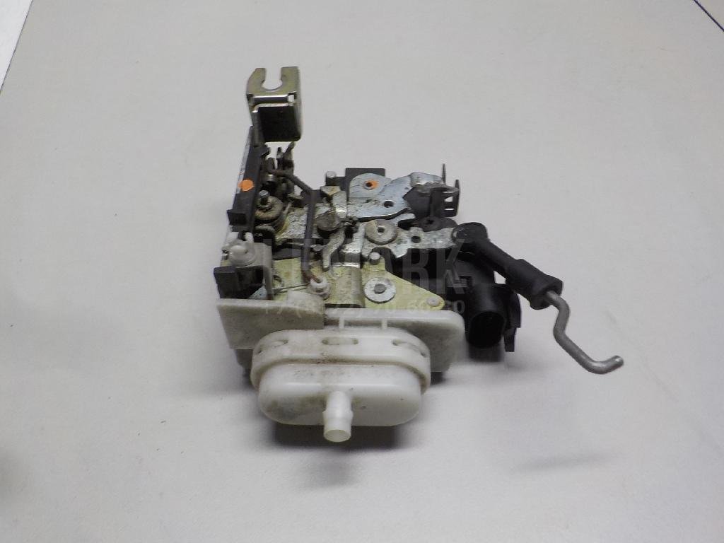 Замок двери передней правой