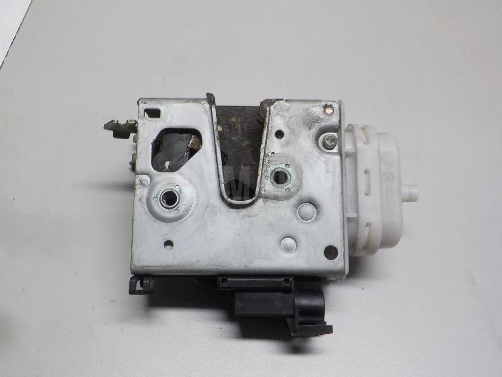 Замок двери передней правой