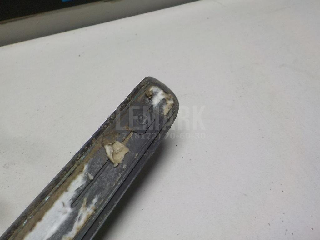 Молдинг передней левой двери