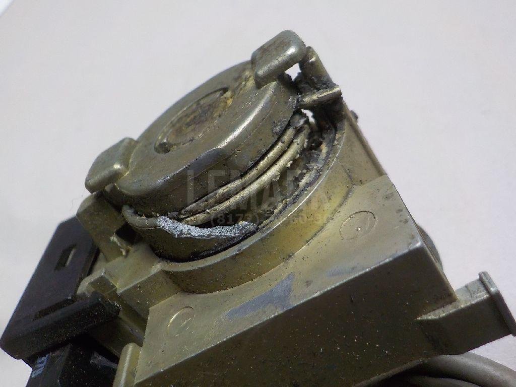 Вставка замка двери лев.