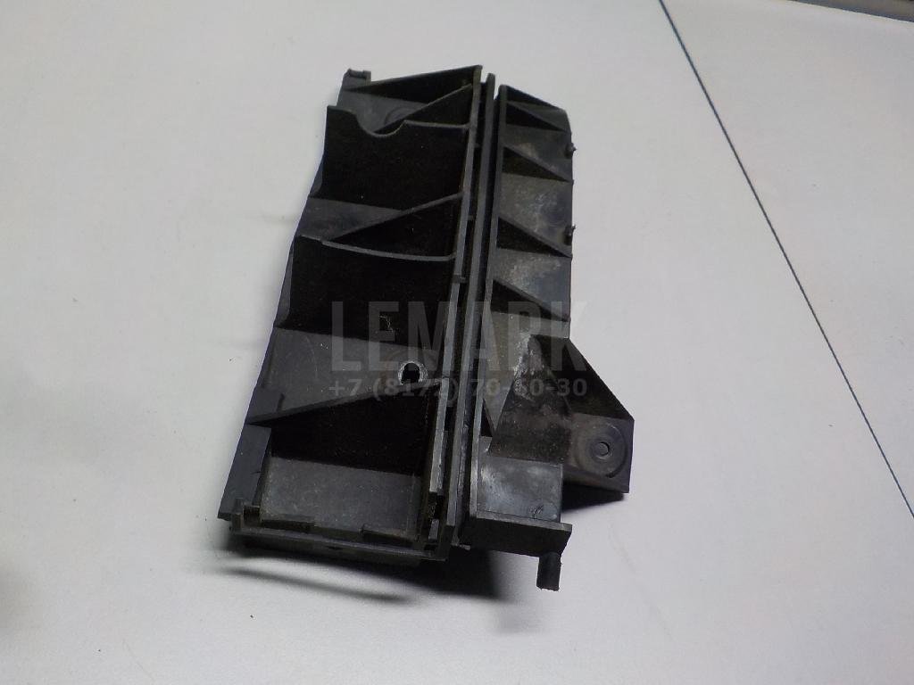 Направляющая заднего бампера правая