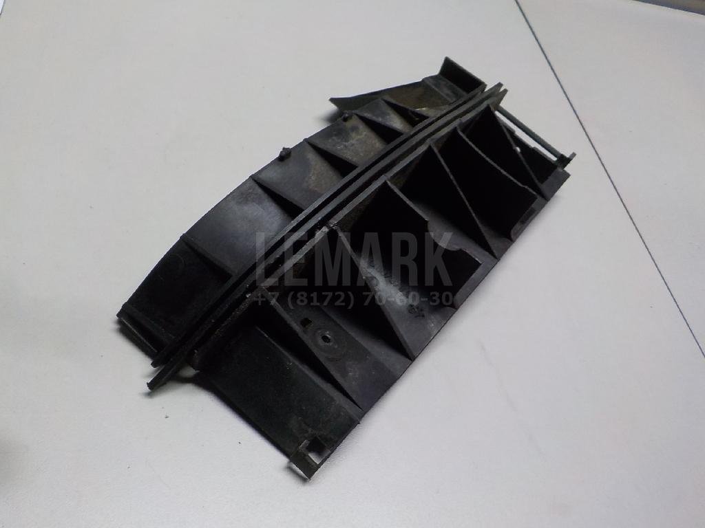 Направляющая заднего бампера правая