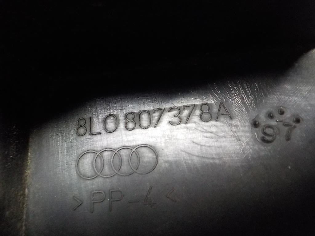 Направляющая заднего бампера правая