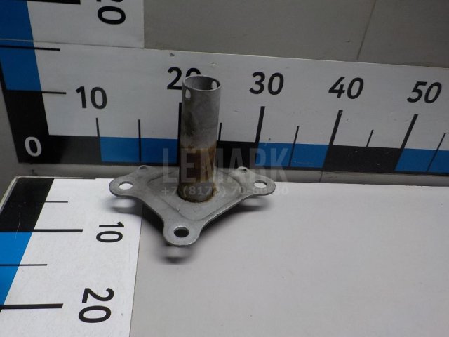 Кронштейн усилителя переднего бампера левый