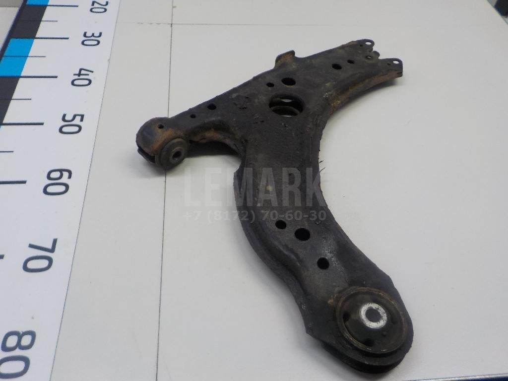 Рычаг передний