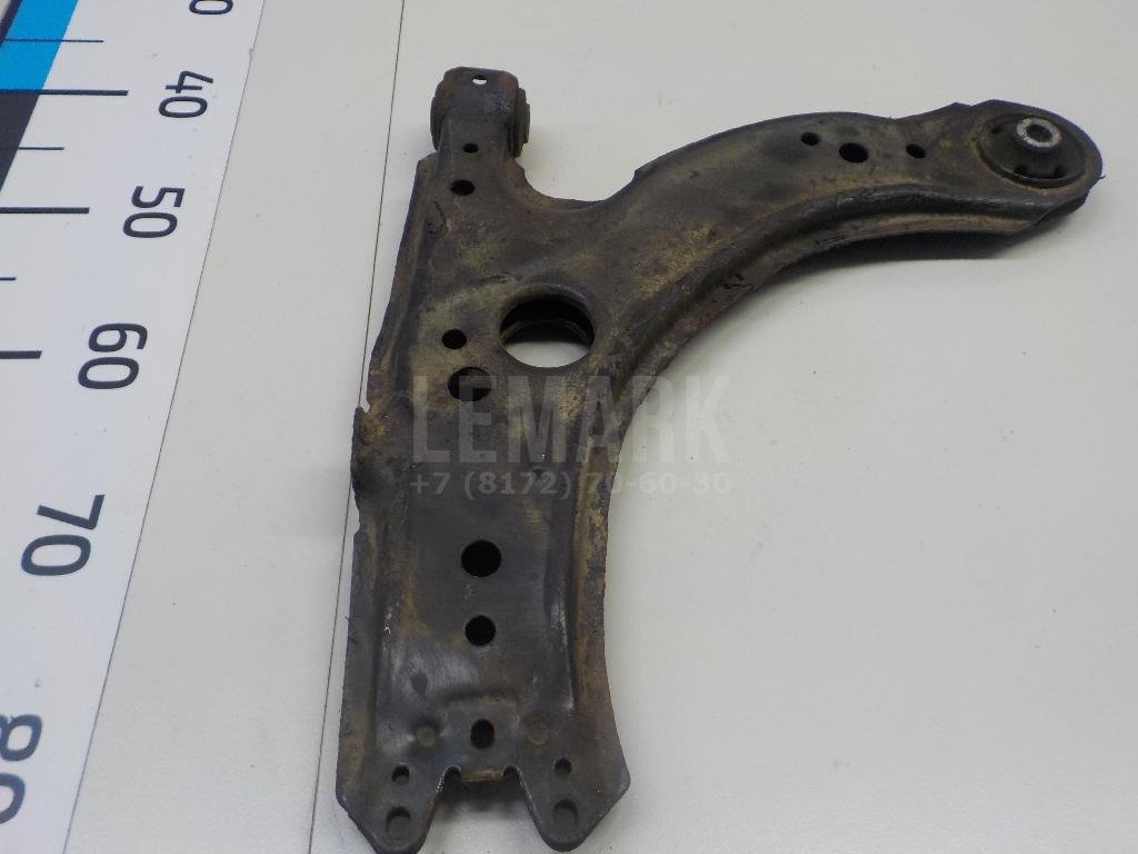 Рычаг передний