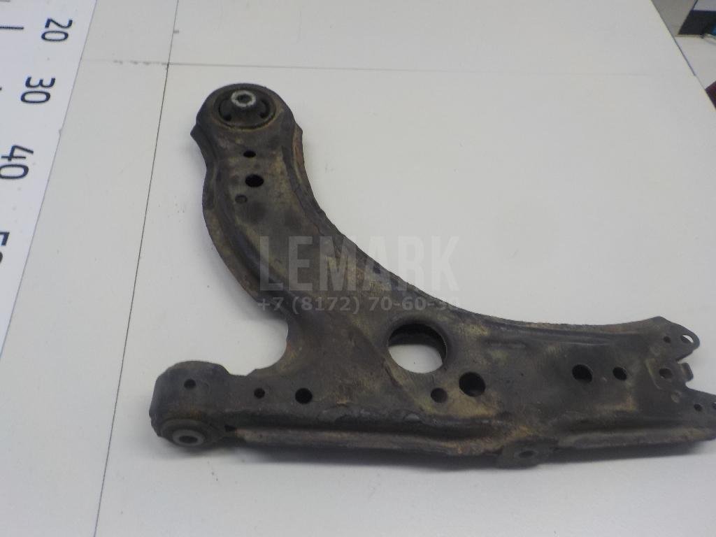 Рычаг передний