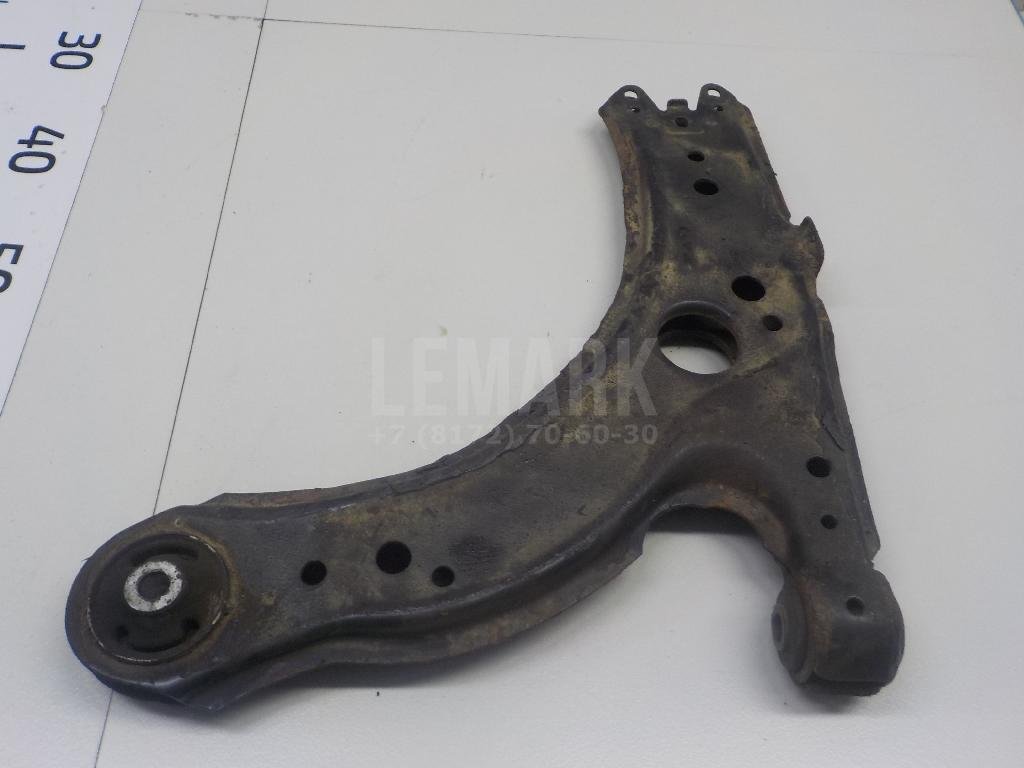 Рычаг передний