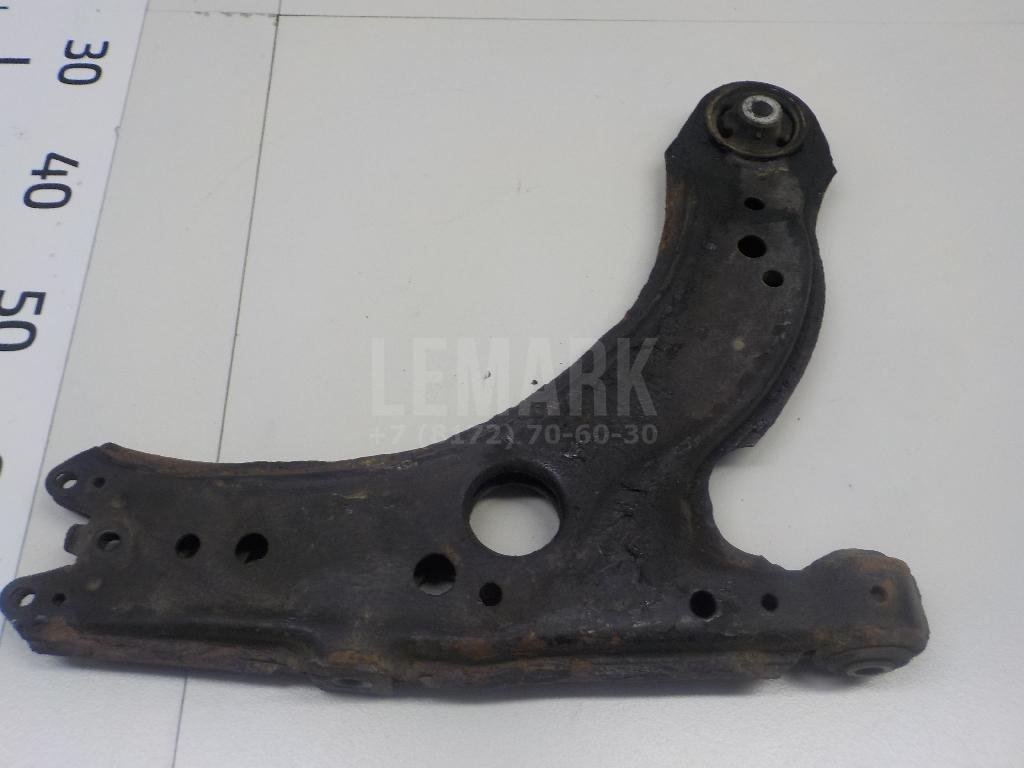 Рычаг передний