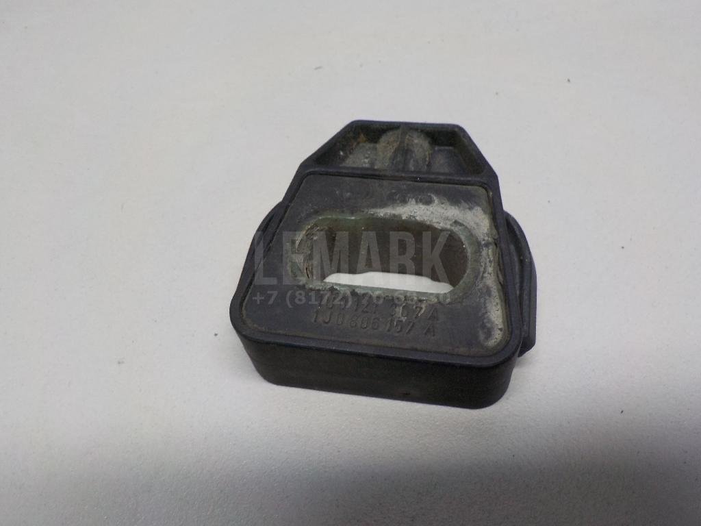 Кронштейн радиатора для  Astra HD 8 2005-2011