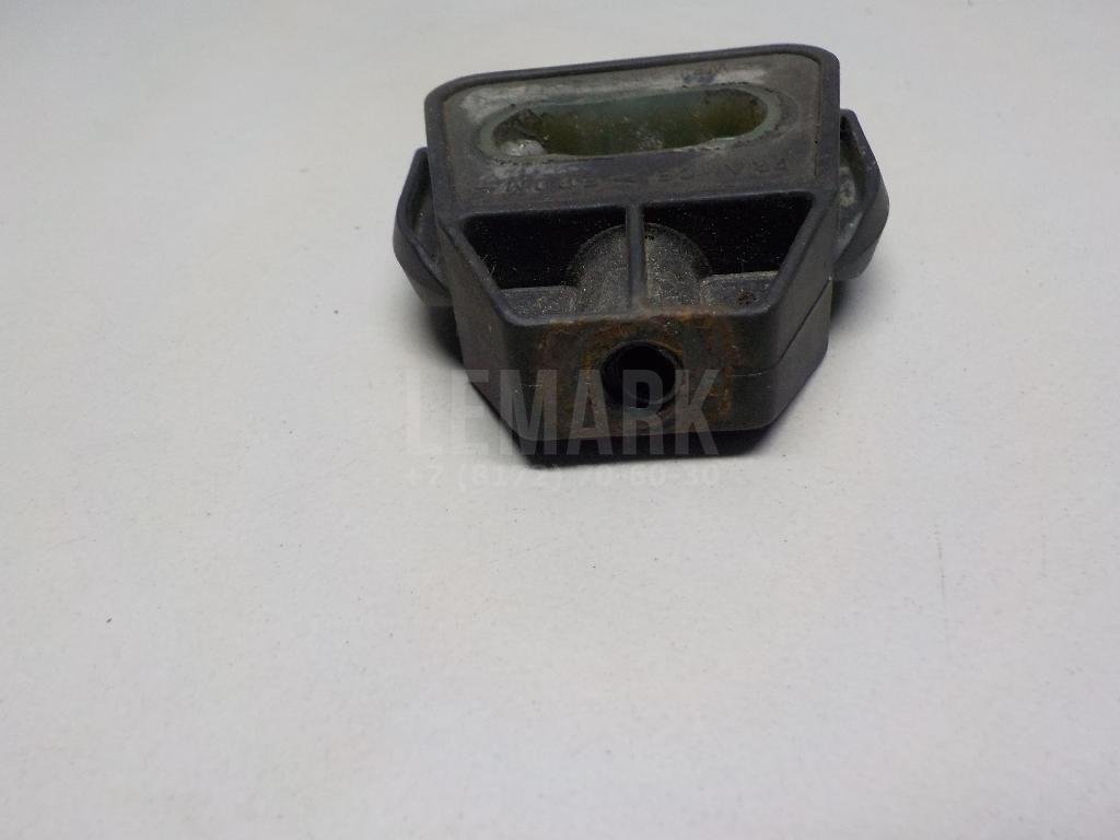 Кронштейн радиатора для  Astra HD 8 2005-2011