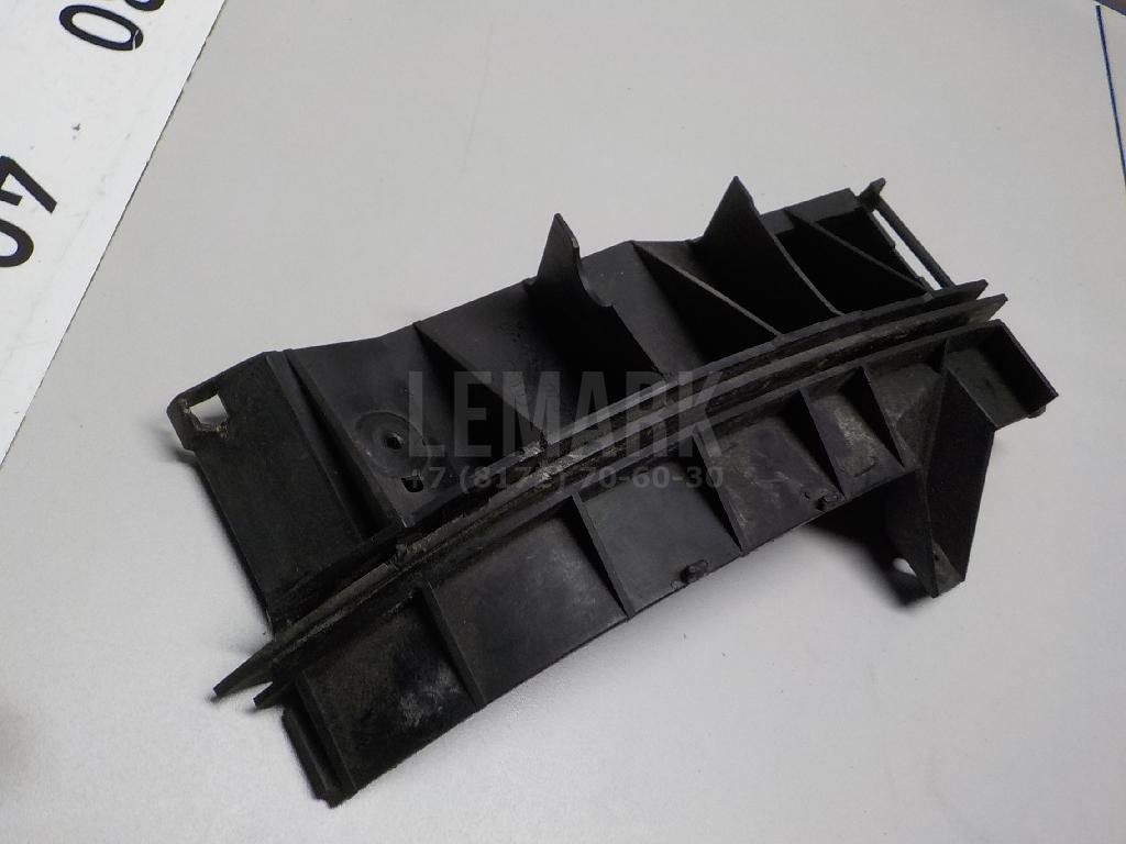 Направляющая заднего бампера левая