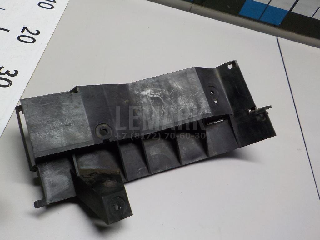 Направляющая заднего бампера левая