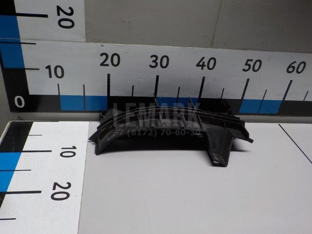 Направляющая заднего бампера левая