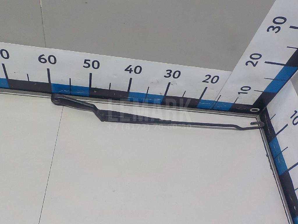 Поводок стеклоочистителя передний левый