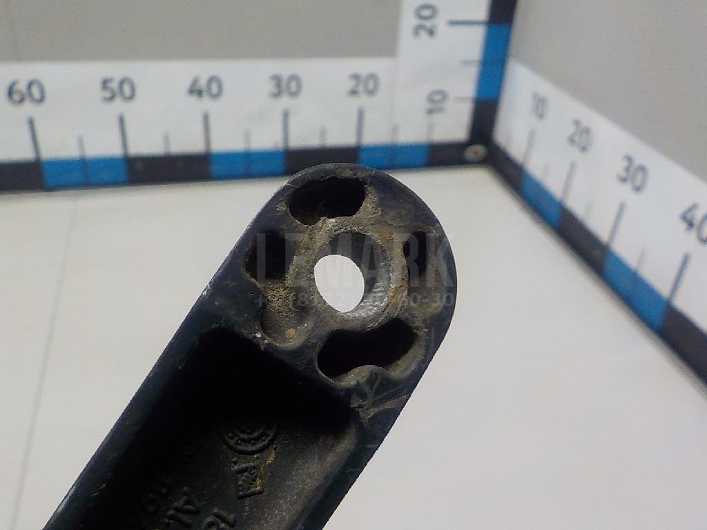 Поводок стеклоочистителя передний левый