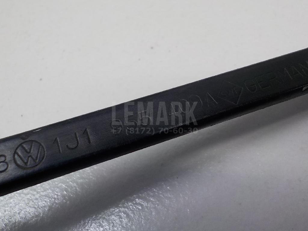 Поводок стеклоочистителя передний левый