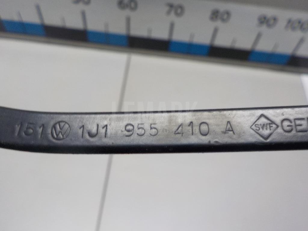 Поводок стеклоочистителя передний правый