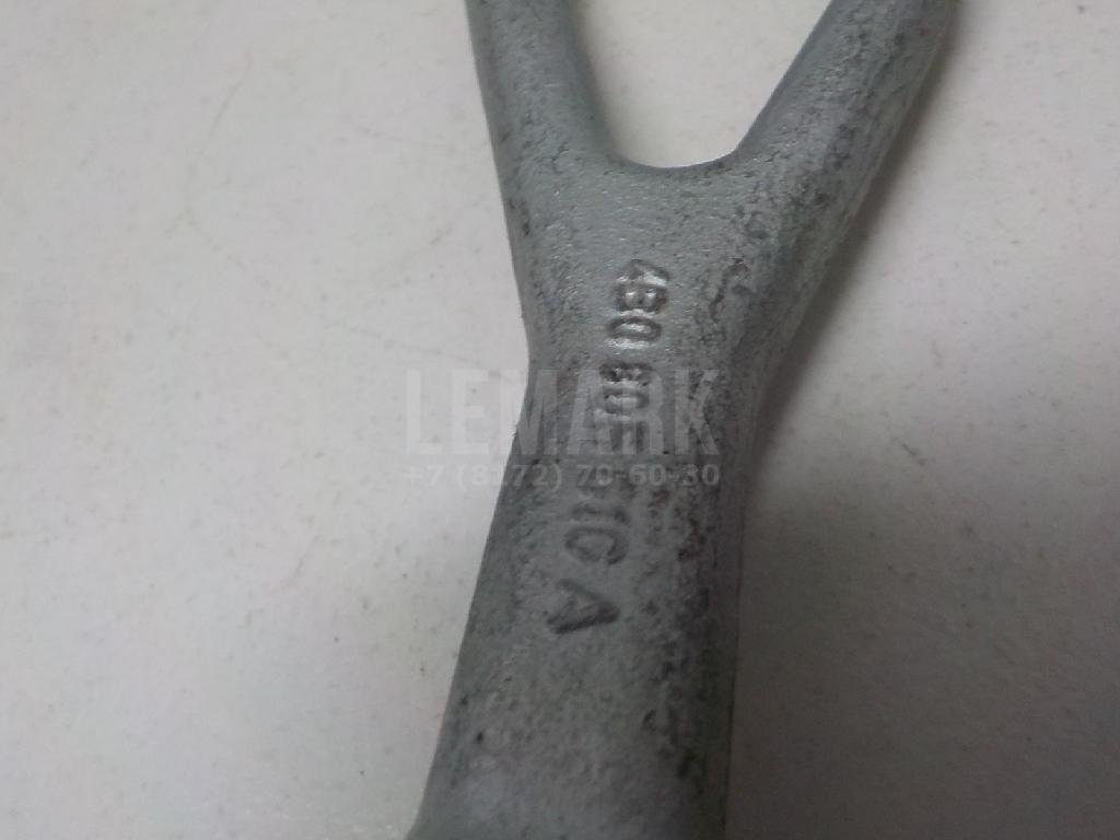 Крюк буксировочный