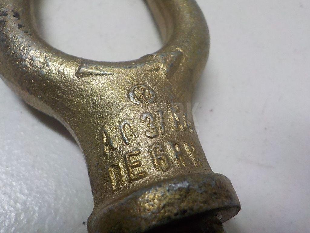 Крюк буксировочный