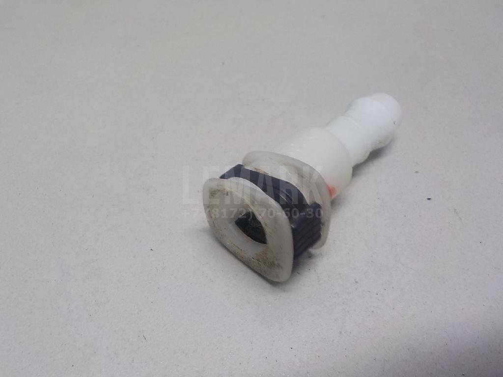 Штуцер трубки омывателя