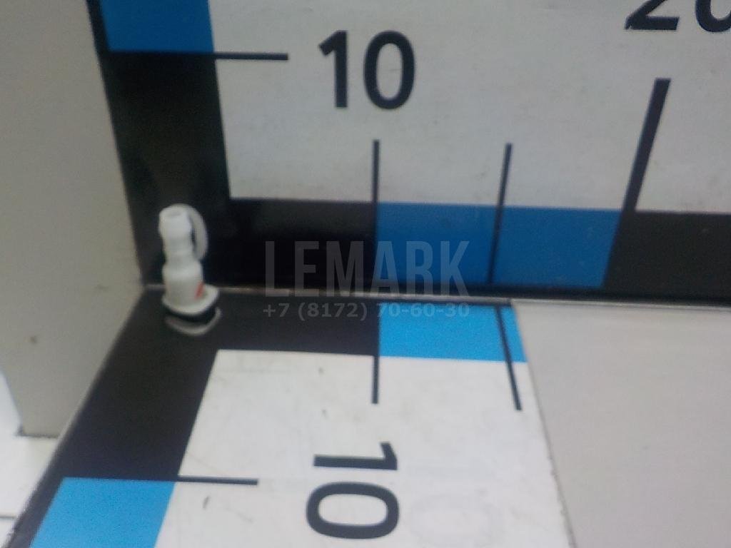 Штуцер трубки омывателя