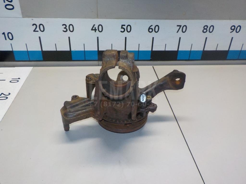 Кулак поворотный передний левый